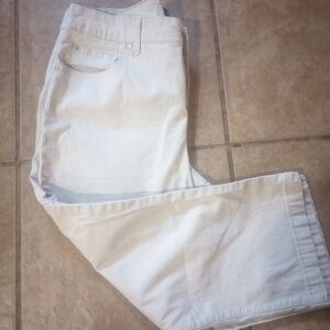 Bandolino Cream Denim Capri Straight Leg Jeans